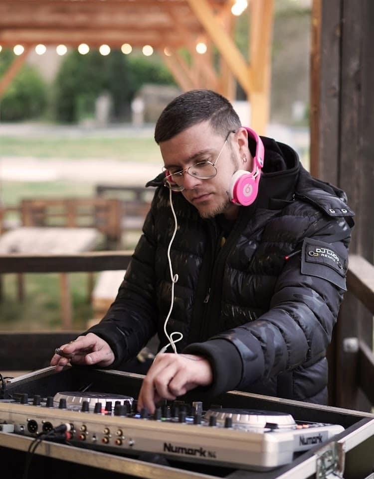 Hélie - Conteville - Oise | Massage Nue