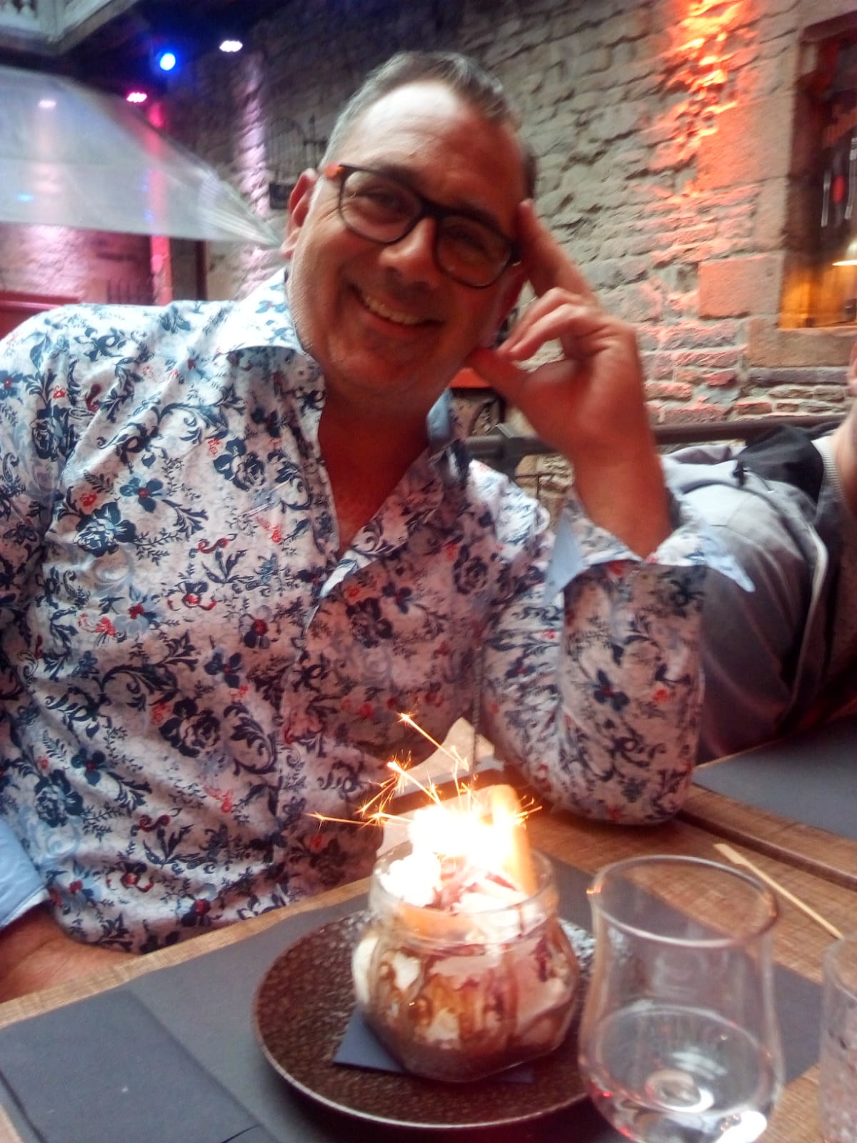 Logann - Gomméville - Côte-d'Or | Massage Nue